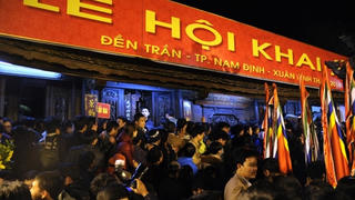 Tạm hoãn ‘ban tước’