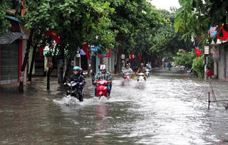 TP.Nam Định: Nhiều tuyến đường ngập sâu trong nước
