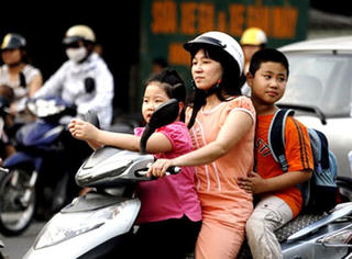 Thủ tướng chỉ thị đẩy mạnh triển khai bắt buộc đội mũ bảo hiểm