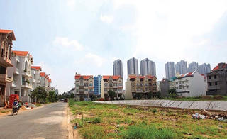 Nguồn cung thiếu hụt và ảnh hưởng dịch bệnh, nguồn thu từ đất tại TP HCM giảm mạnh