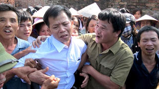 Không vô cảm với dân