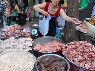 Luẩn quẩn với thực phẩm bẩn