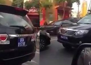 Kỷ luật tài xế xe biển xanh đi ngược chiều ở TPHCM