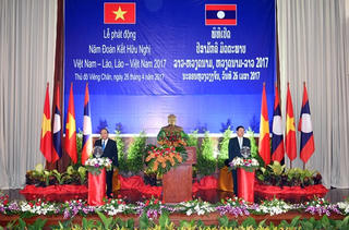 Hai Thủ tướng Việt Nam, Lào phát động Năm Đoàn kết hữu nghị 2017