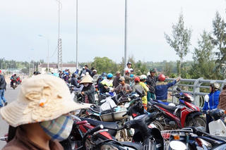 Cuối năm nam thanh niên nhảy cầu tự tử