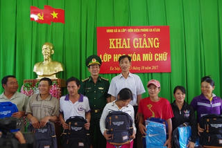 Bộ đội Biên phòng Đắk Lắk mở lớp xóa mù chữ cho đồng bào vùng biên