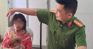 Bé gái 11 tuổi đi tìm bố mẹ và bị lạc trong rừng ở Sơn La