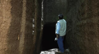 Đào hầm suốt 18 năm vì được… Chúa trời yêu cầu