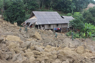 Hòa Bình, Yên Bái: Thiệt hại nặng nề do lũ lụt, sạt lở đất
