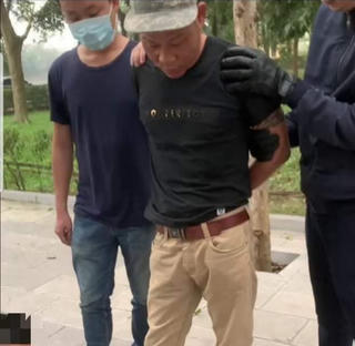 Bắt đối tượng trấn lột tiền của gái bán dâm
