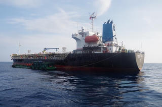 Bắt đường dây buôn lậu xăng dầu tại vùng biển Quảng Ngãi