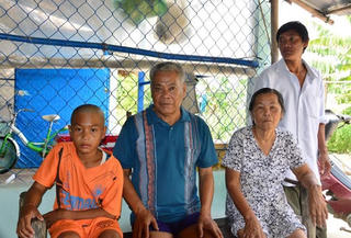 Sóc Trăng: Xóm biển nghèo trắng khăn tang