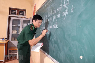 [ẢNH] Lớp học đặc biệt ở biên cương của những thầy giáo quân hàm xanh