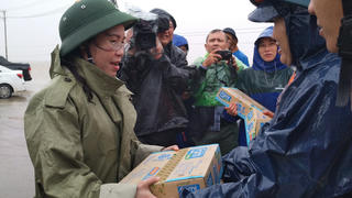 Người Mặt trận nơi đỉnh lũ