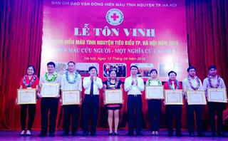 Tôn vinh những nghĩa cử đẹp