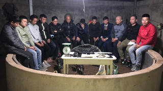 Bắt quả tang 13 đối tượng đánh bạc trên xới đá gà