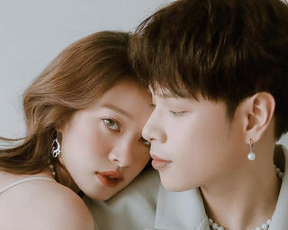 Jaykii và bạn gái khoe giấy đăng kí kết hôn trước khi đón con đầu lòng