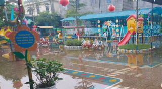 Trường ngập nước, hơn 350 học sinh mần non nghỉ học