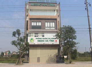 Hà Tĩnh: Hàng chục người dân vây phòng khám 'chúa Chổm'