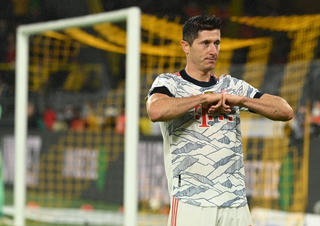 Lewandowski làm lu mờ Erling Haaland, giúp Bayern đoạt Siêu cúp Đức