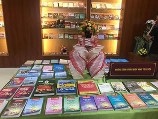 'Hồ Chí Minh – Chân dung một con người'