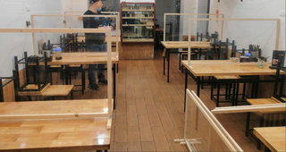 Kinh doanh mùa dịch Covid-19: Dịch vụ làm ‘vách ngăn’, ‘tấm chắn’ lên ngôi 