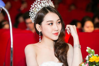 Hoa hậu Hoàng Kim xuất hiện rạng rỡ với vai trò giám khảo