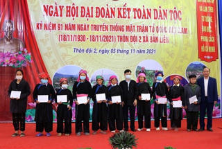 Tưng bừng Ngày hội Đại đoàn kết