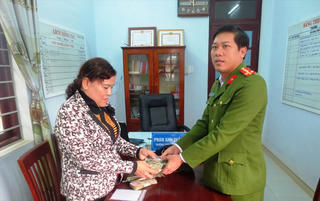 Trả lại 200 triệu đồng cho hành khách bỏ quên trên xe buýt