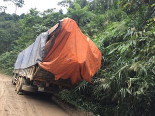 Phó Thủ tướng chỉ đạo xử lý nghiêm xe quá tải ở Nghệ An