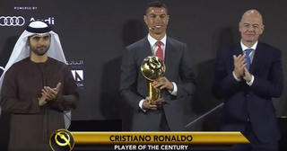 Đánh bại Messi, C.Ronaldo giành giải Cầu thủ xuất sắc nhất thế kỷ