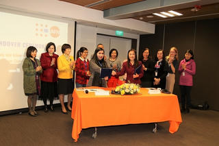 UNFPA hỗ trợ máy theo dõi tim thai, trang phục bảo hộ