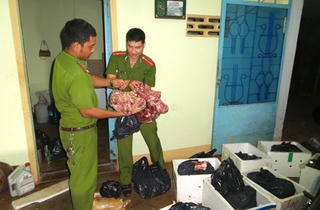 Thu giữ hơn 350kg thịt và xương heo không rõ nguồn gốc