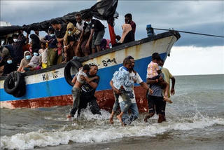 Ấn Độ phát hiện thuyền chở 90 người tị nạn trôi dạt trên biển