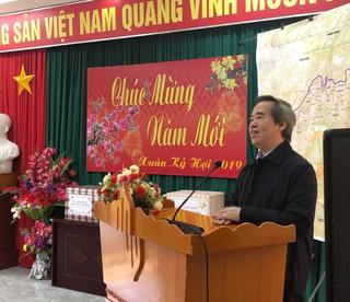 Trưởng Ban Kinh tế Trung ương thăm và tặng quà tại Hà Giang