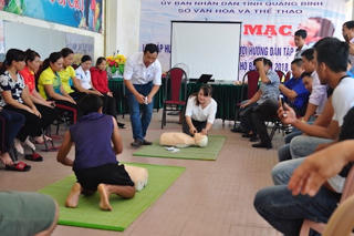 Quảng Bình: Tổ chức lớp tập huấn bơi lội, cứu đuối năm 2018