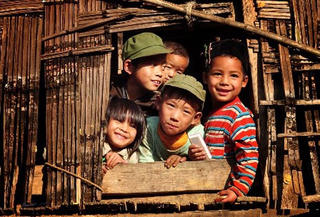 Ban hành chuẩn nghèo tiếp cận đa chiều