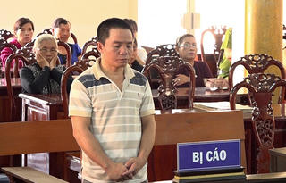 An Giang: 15 năm tù cho kẻ hiếp dâm con nuôi