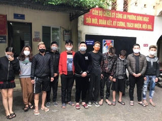 Bắt quả tang 11 đối tượng tụ tập sử dụng ma tuý