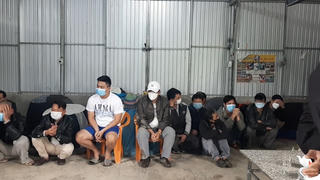 Vây bắt trường đá gà, tạm giữ hơn 100 triệu đồng