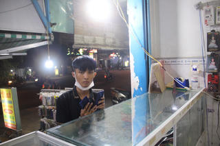 Nghe tiếng tri hô, đuổi theo bắt gọn kẻ cướp 2 di động của chủ cửa hàng