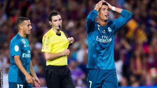 C.Ronaldo lĩnh án treo giò 5 trận vì đẩy trọng tài