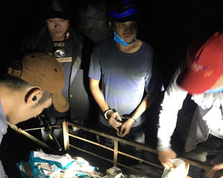 Nửa đêm, 2 thanh niên rủ nhau đi trộm 1 tấn linh kiện tuabin điện gió