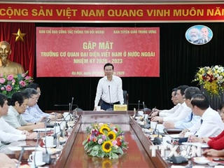 Trưởng ban Tuyên giáo TW gặp mặt Trưởng đại diện Việt Nam ở nước ngoài