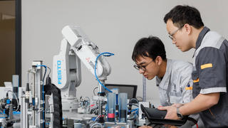 Gắn kết doanh nghiệp và nhà trường: Đừng nói, phải bắt tay làm! 