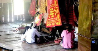 Nghệ An: Bắt tổ ong rừng, bị ong tấn công tử vong