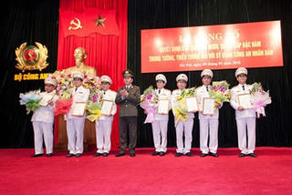 Trao Quyết định của Chủ tịch nước thăng cấp bậc hàm cấp Tướng CAND