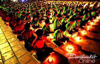 [ẢNH] Thắp 2.000 ‘Ánh nến tri ân’