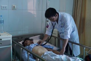 Vụ xe Camry tông chết 3 học sinh: 'Tôi suýt ngất vì không nhận ra con mình'