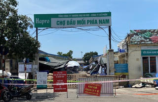 Kiểm soát dịch, mở lại chợ đầu mối